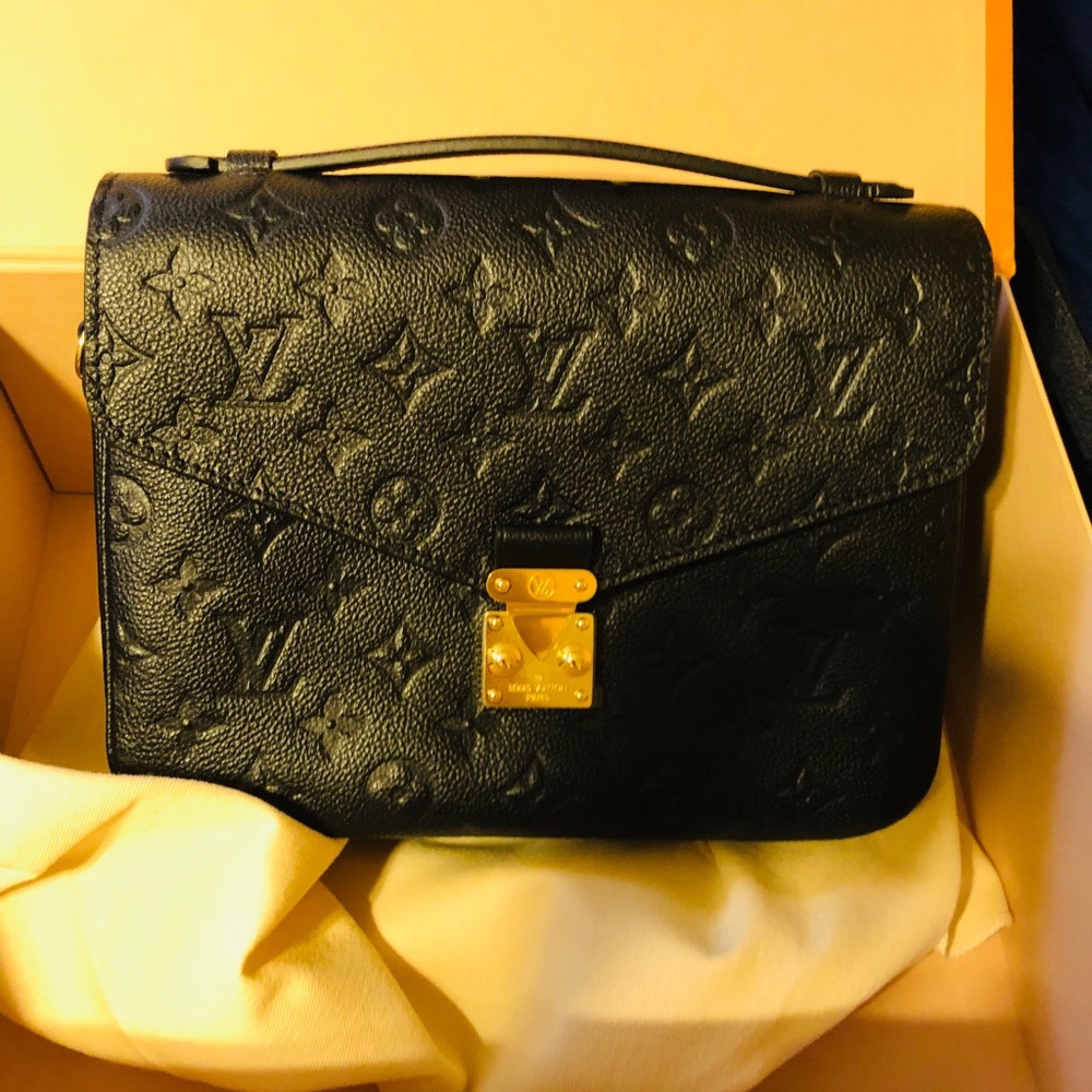 Authentic Pochette Metis Empreint Noir